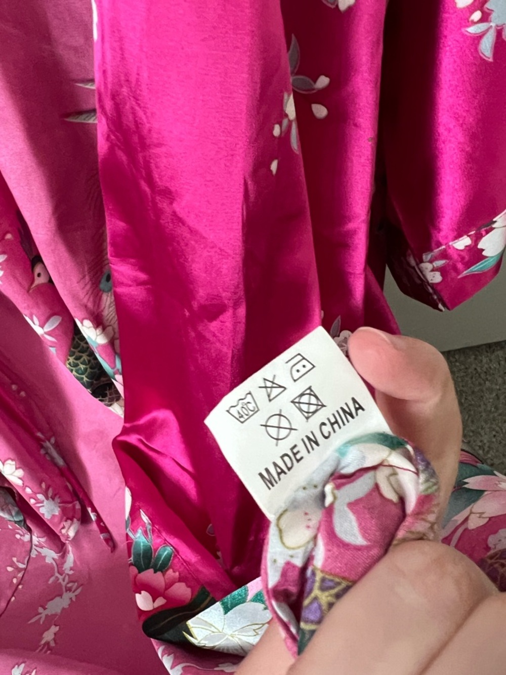 ◻️BABEYOND: Women’s M, pink kimono style bathrobe w/peacock accent, preowned◻️ - Picture 4 of 14